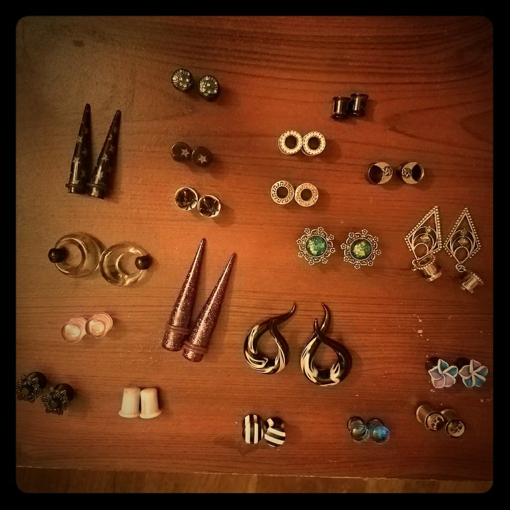 20 pc ear plugs and tapers